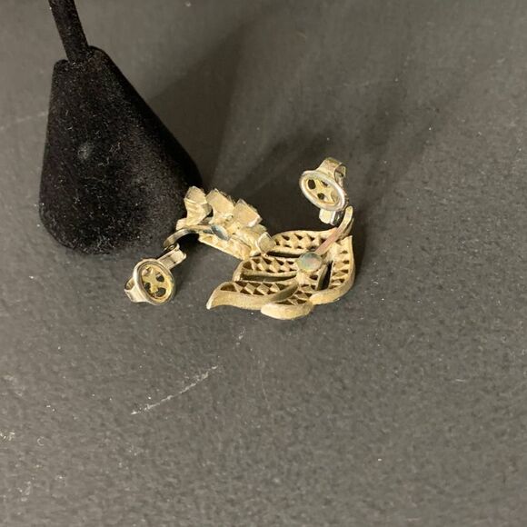 Trifari Sparkling Leaf earrings in Silver tone, Vintage - Picture 5 of 6